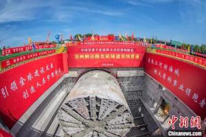 它是我国第一条下穿高速铁路的大型盾构隧道是目前苏州大直径的盾构工程